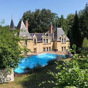 **** Couette-café Chateau De Bonnevaux France